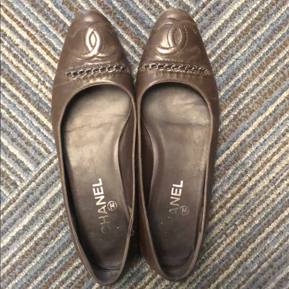 COPY - Authentic Chanel leather loafers with chains